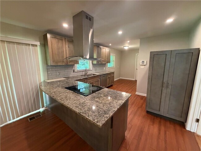 Photo - 412 Fielding Ln SW