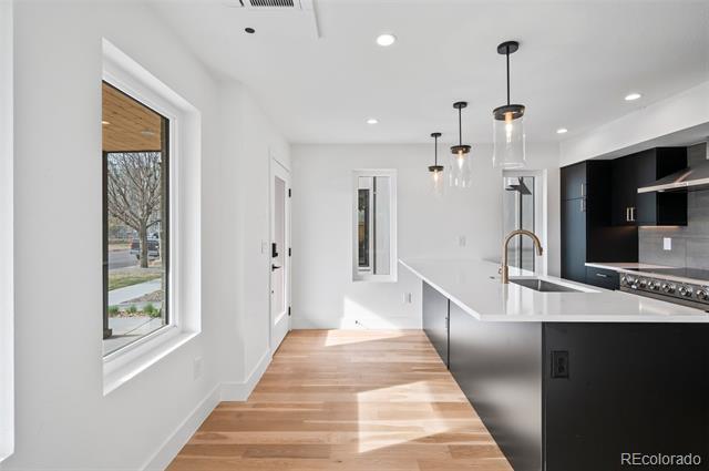 Photo - 2453 Lawrence St