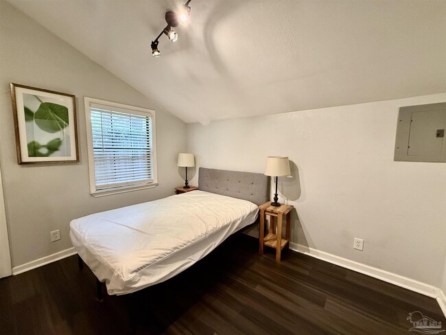 Photo - 2624 W De Soto St