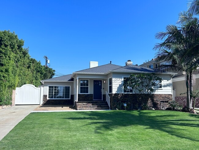 Building Photo - 7530 S Westlawn Ave