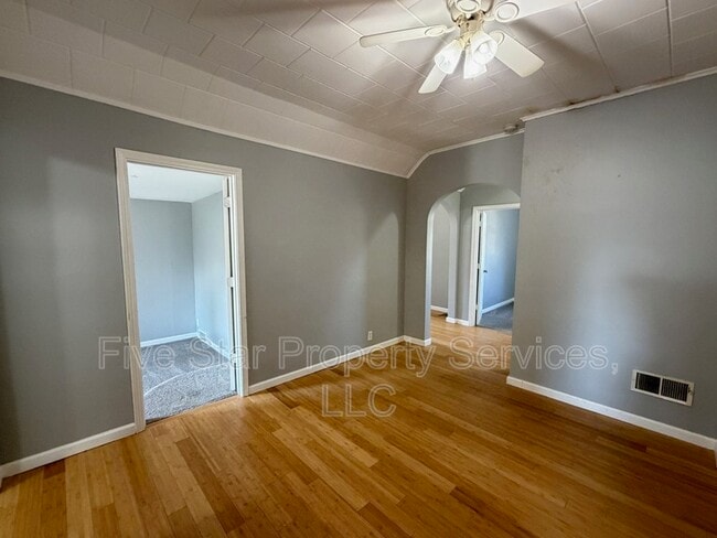 Photo - 100 1/2 N State St