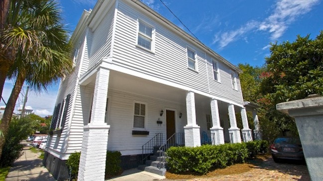 Beautiful Downtown House - Beautiful Downtown House