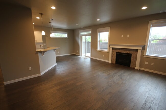 Photo - Like New Home Near Hospital, All Appliances, Air Conditioning, Fenced Yard, Dbl Garage