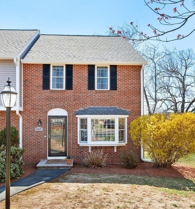 Building Photo - 320 Newbury St Unit 507