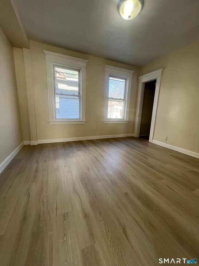 Photo - 352 Wilmot Ave Unit 2