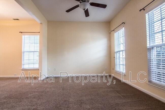 Photo - 210 Highgate Cir