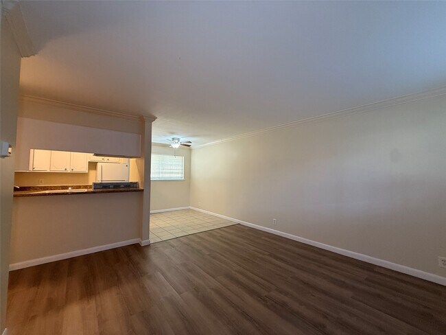 Building Photo - 1530 Heights Blvd Unit False