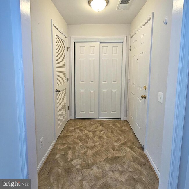 Building Photo - 9250 Cardinal Forest Ln Unit 201 Rental
