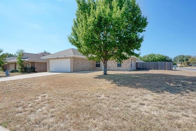 Photo - 407 Bent Wood Dr