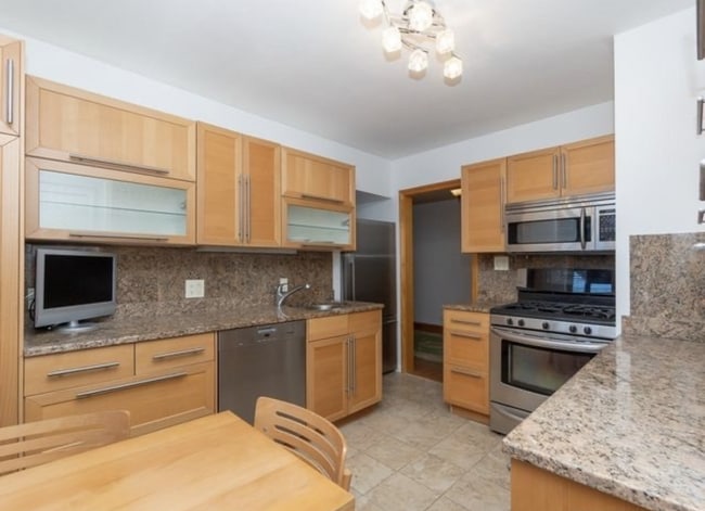 Building Photo - 60 Sutherland Rd Unit 4