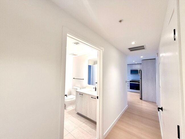 Photo - 107 NW 32nd St Unit B3