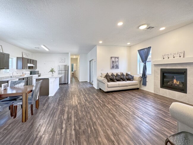 Photo - Almost new home in Mountain Hawk area of Northern Rio Rancho.
