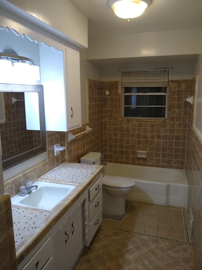 Photo - 2632 Meandering Way