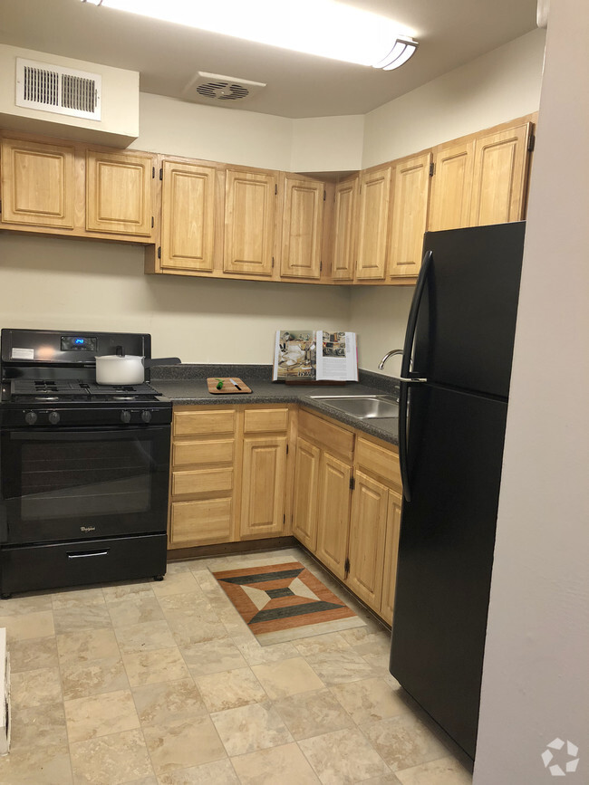 Building Photo - Hilltop Gardens Rental