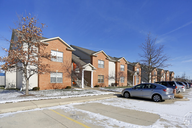 Crowwood Pointe by Royse + Brinkmeyer - Crowwood Pointe by Royse + Brinkmeyer Apartments