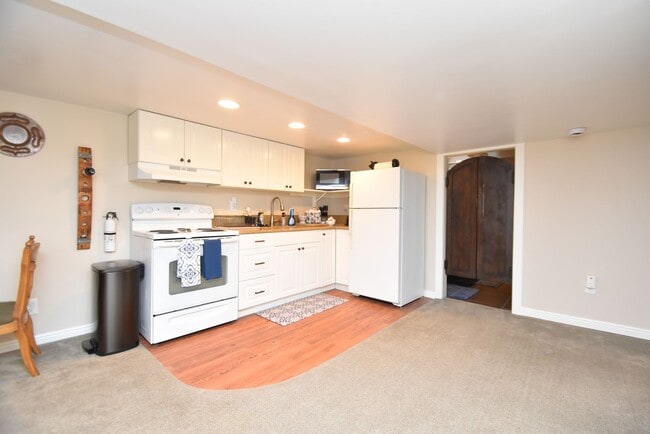 2689 E Barbey Dr