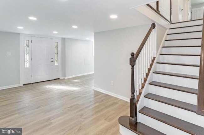 Photo - 3825 Larchwood Rd