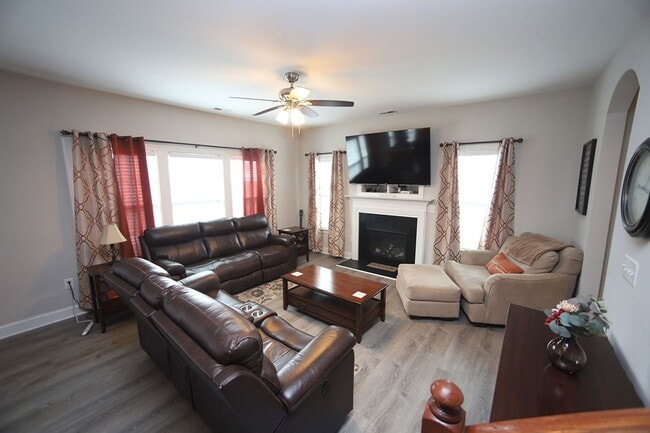 709 Lone Pine Loop