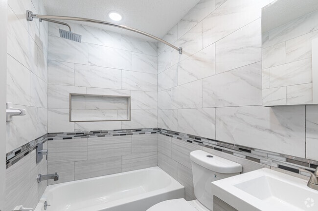 2BR, 1BA Townhouse - Bathroom