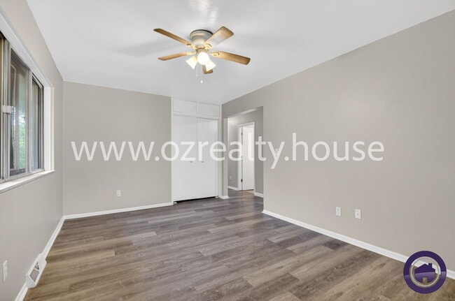 Photo - 732 Coyne Ave