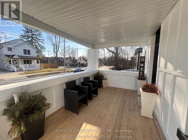 Photo - 130 Langarth St E