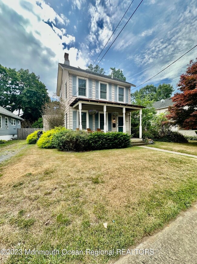 Photo - 596 Vernon St