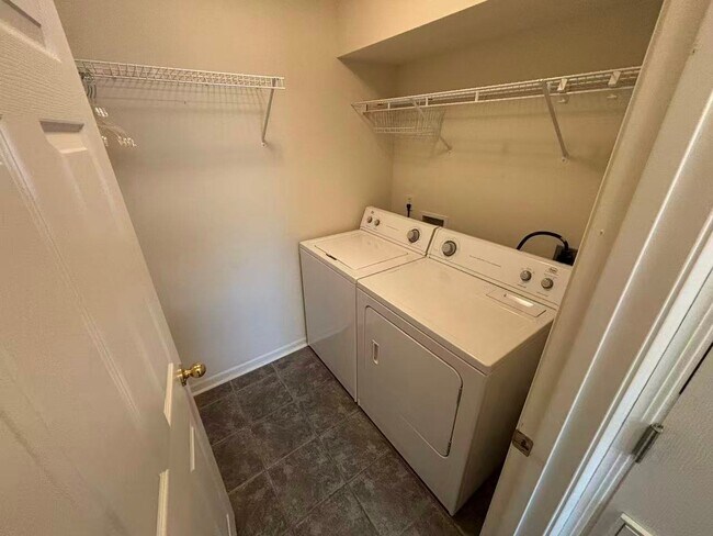 Photo - 211 Greenbriar Dr