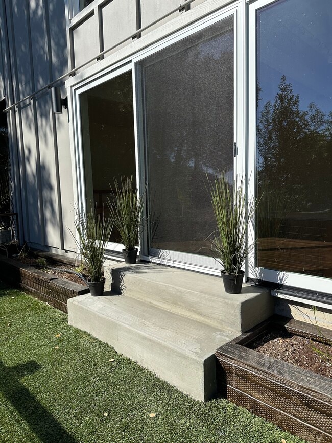 Private entrance through garden - 101 Oak Springs Dr Unit A