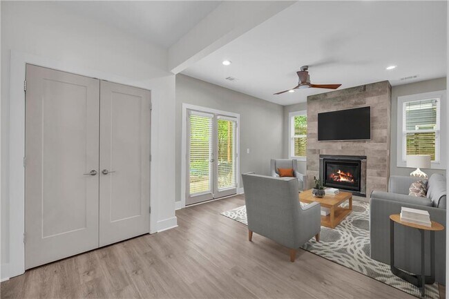 Photo - 183 Cleveland St SE