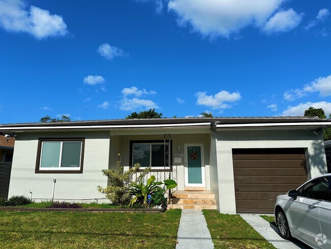 Building Photo - 820 NW 31st Ave Rental
