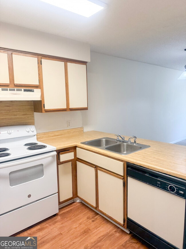 Photo - 222 Lanier Dr Unit APT 219