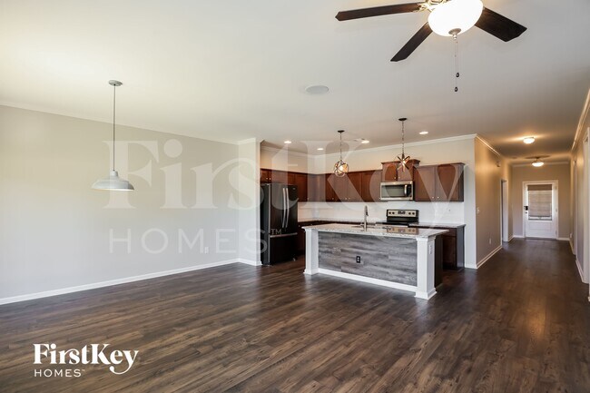 Photo - 122 Candler Park Dr