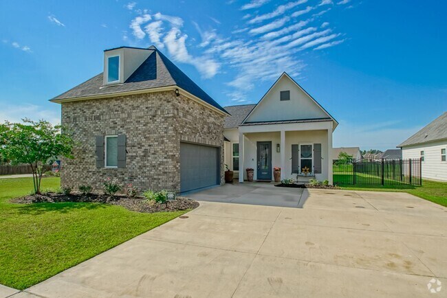 Building Photo - Beautiful Home For Lease In Gonzales