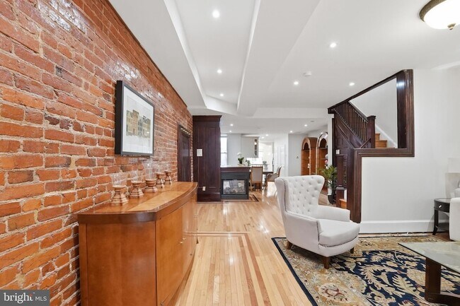 Photo - 56 Adams St NW