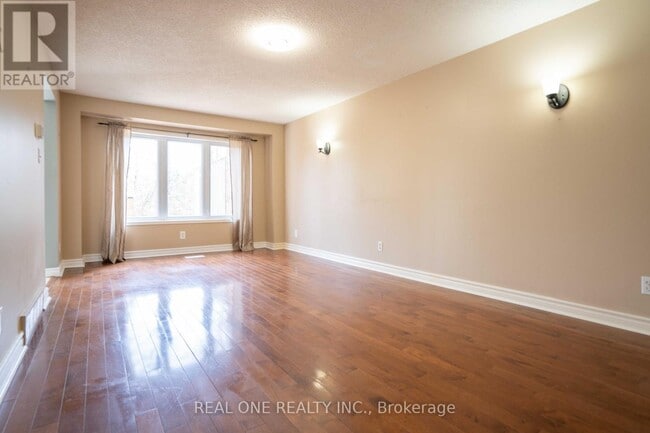 Photo - 407 Downsview Pl