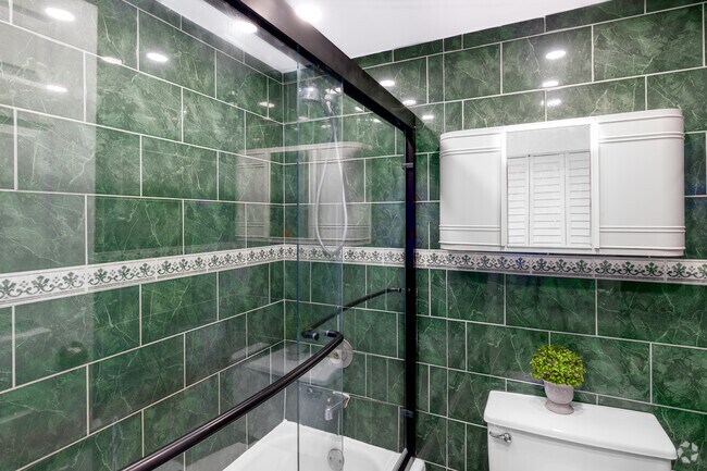 1BA, 1.5BA - 1,000SF - Primary Bathroom