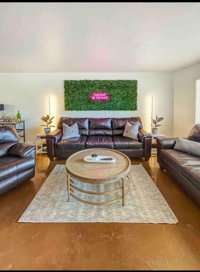 Photo - 6558 E 2nd St