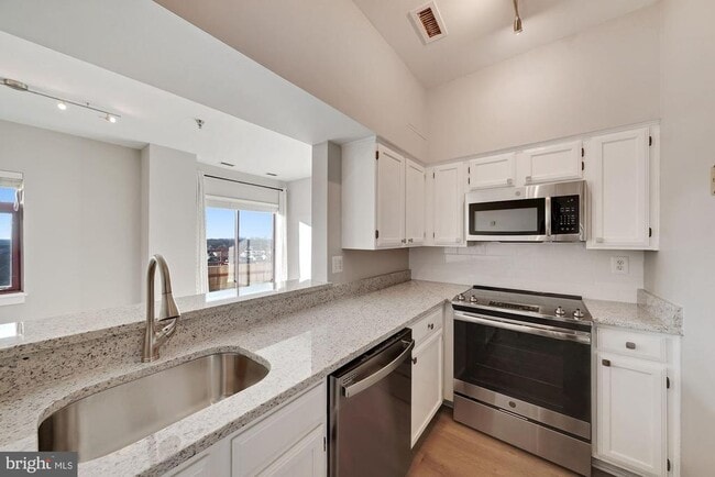 Building Photo - 2400 Clarendon Blvd Unit PH12