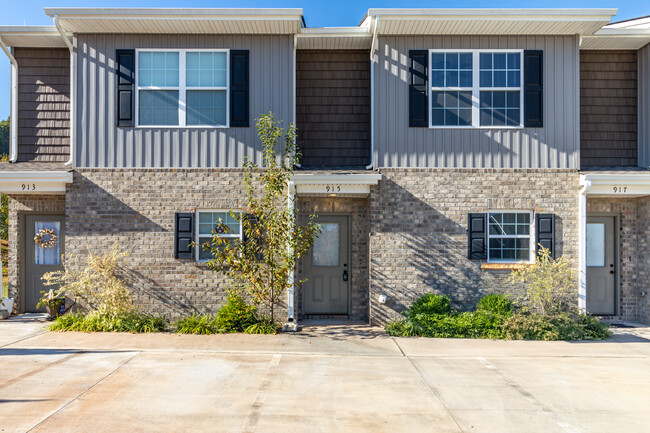 Photo - 915 Warrior Hill Dr Townhome