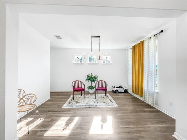 Photo - 114 Contrada Grace Ln