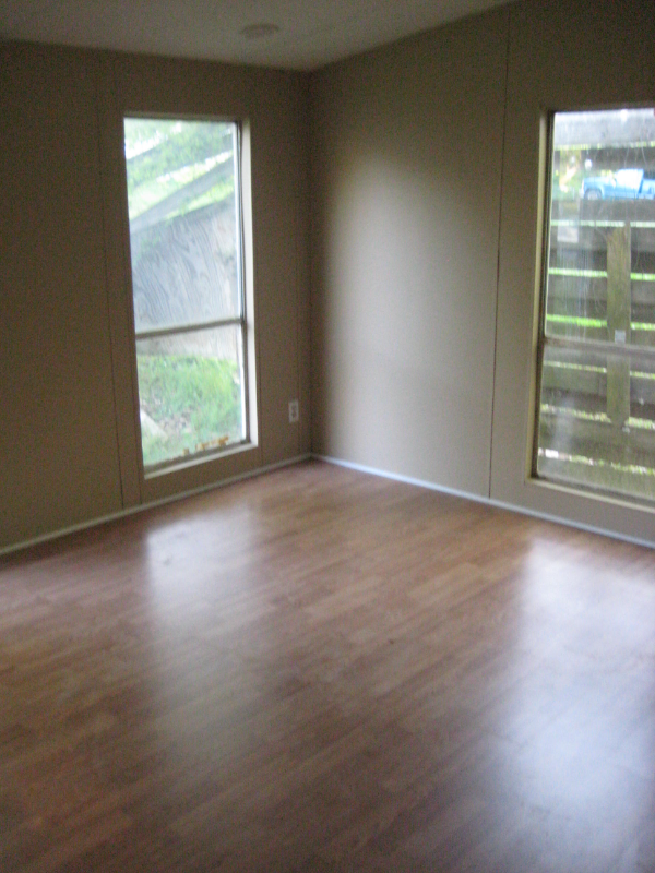 Building Photo - 924 W 49th St Rental