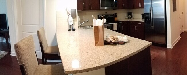 Photo - 4 W Martin Luther King Jr Blvd Unidad ID1344184P