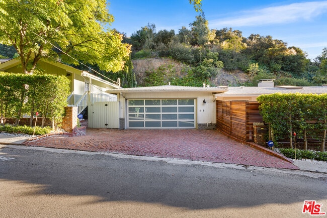 Building Photo - 9520 Gloaming Dr