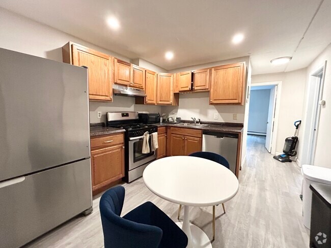 Building Photo - 62 Hammond St Unit 1 Rental