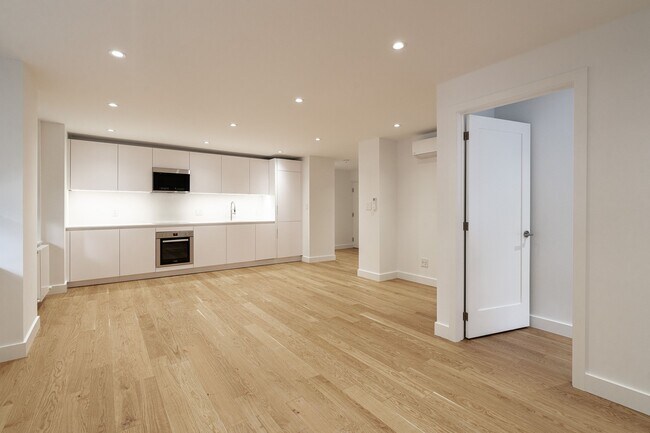 Photo - 755 Avenue Rd