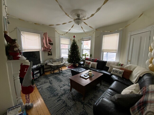 Building Photo - 129 Saint Alphonsus St Unit 1