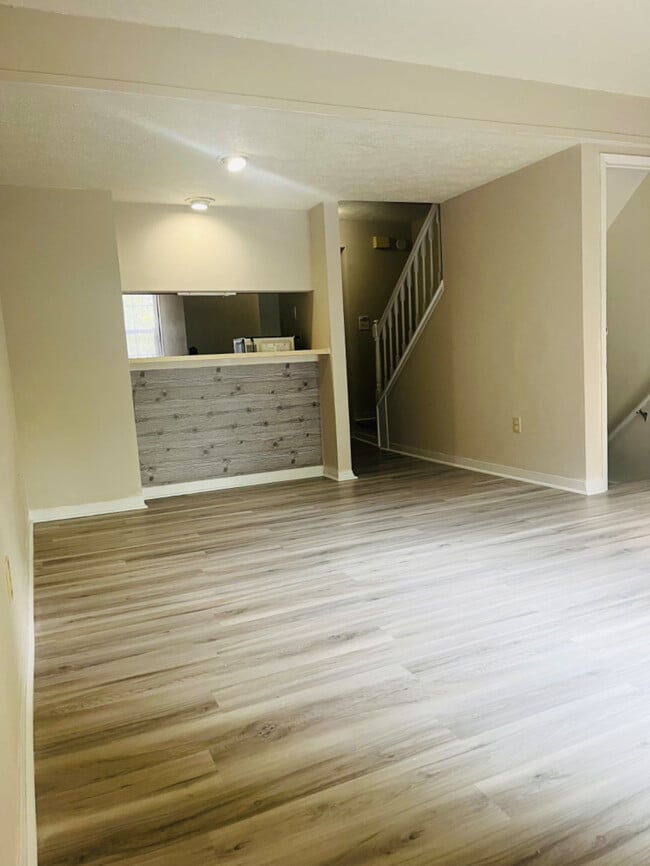 Photo - 588 E Graham Pl