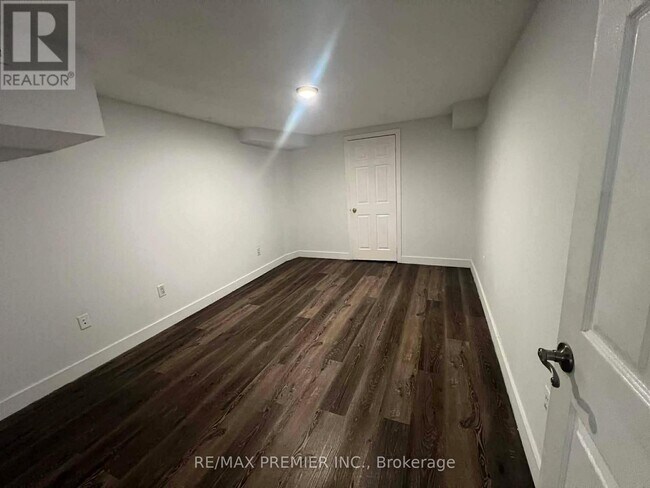 Photo - 118 Solway Ave