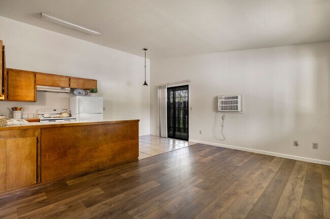 Photo - Eastwood Court Apartments