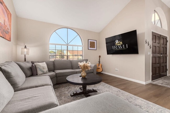 Photo - 613 W Summit Pl Unit SI ID1608815P